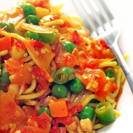 Салат из рисовой лапши с овощами и зеленью