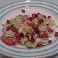 Салат из тунца с красной фасолью и овощами