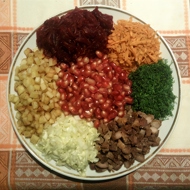 Салат «Калейдоскоп» с мясом и зернами граната