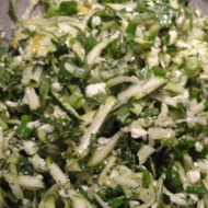Салат с цукини, зеленью и фетой по-гречески