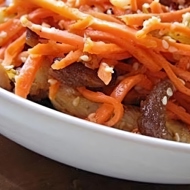Салат с картофелем, копченым мясом и морковью по-корейски