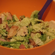 Салат с куриным филе и авокадо