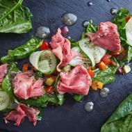 Салат с пастрами и овощным рататуем