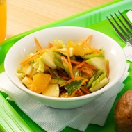 Салат с яблоками, морковью и сельдереем