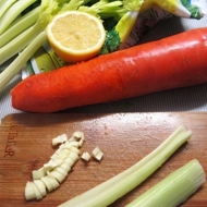Салат веганский с сельдереем и морковью