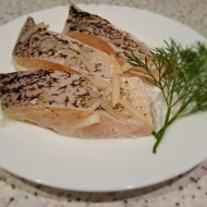 Селедка из щуки с лимонным соком и луком