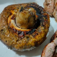 Шампиньоны с соусом песто на гриле