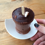 Шоколадное эскимо с маршмеллоу и шоколадной крошкой
