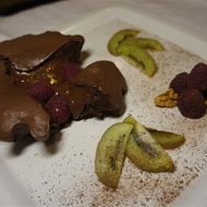 Шоколадное муале с малиной и имбирем