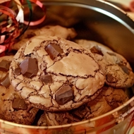 Шоколадное печенье с кусочками шоколада