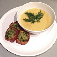 Сырный крем-суп с сельдереем и крутонами