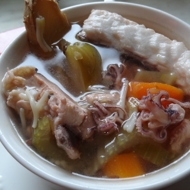 Согревающий тайский куринно-рыбный суп
