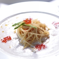 Спагетти с цедрой апельсина со сливочным соусом и красной икрой