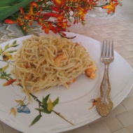 Спагетти с креветками в сметанном соусе