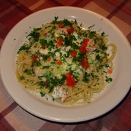 Спагетти с лососем и брокколи в сливочном соусе