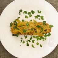 Горбуша в фольге с маринованным луком