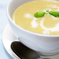 Суп из лука-порея, репчатого лука и картофеля
