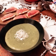 Суп-пюре из брокколи и шпината с плавленым сыром