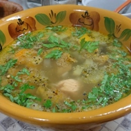 Суп с лисичками, семгой и соленым огурцом