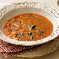 Свежий томатный суп с пастой