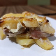 Свиная вырезка по-французски с ананасами