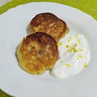 Сырники из творожной массы с изюмом