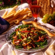 Теплый средиземноморский салат из баранины