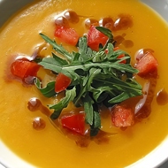 Тыквенный крем-суп с грушей и рукколой