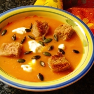 Тыквенный крем-суп с крутонами и тыквенными семечками