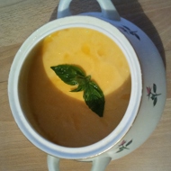 Тыквенный крем-суп с рукколой и кедровыми орешками