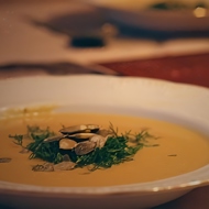 Тыквенный крем-суп с зеленью и семечками
