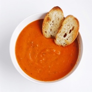 Томатный суп с базиликом и орегано