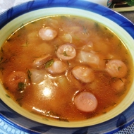 Томатный суп с копчеными сосисками