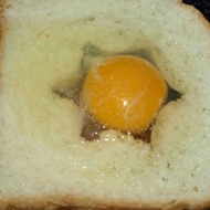 Тост с яйцом, сыром и зеленью