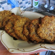 Традиционное овсяное печенье с изюмом и арахисом