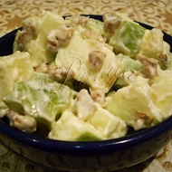 Вальдорфский салат с яблоками и орехами
