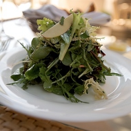 Зеленый салат с легким винегретом