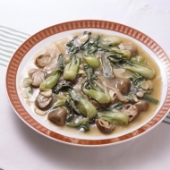 Жареные грибы с пак-чоем (Donggu Pei Shucai)