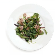 Жареные салатные листья из смеси «Еда» с шампиньонами