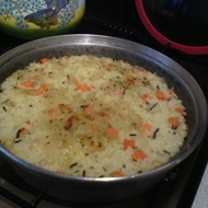 Жареный рис с морковью, луком, нутом и индийскими специям