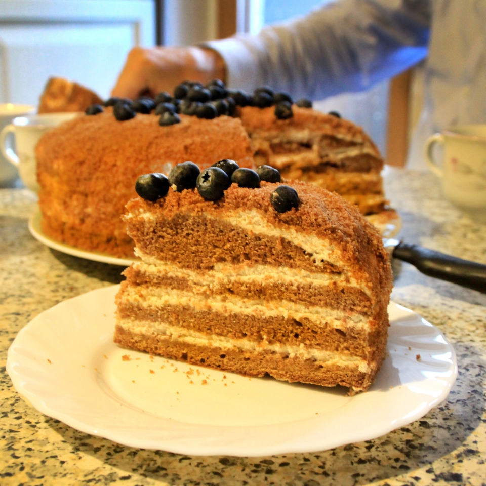 Лимонный торт с корицей и сливочным кремом