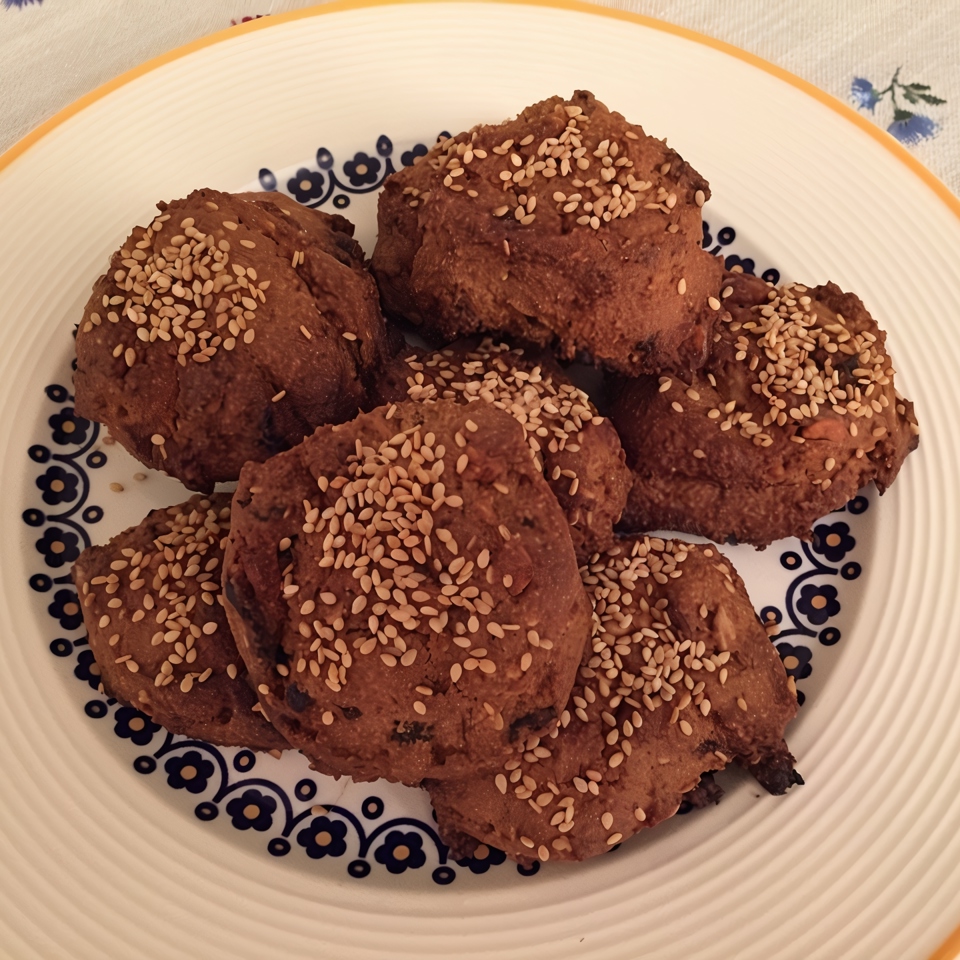 Печенье из кукурузной муки с орехами и черносливом