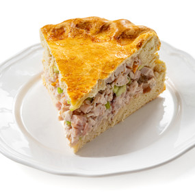 Пирог с копченой курицей и сельдереем