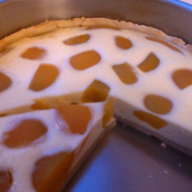 Творожный пирог с персиками в мультиварке