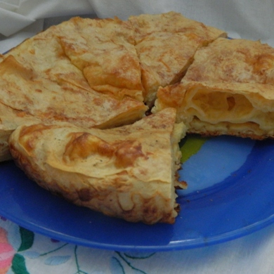 Рваный сырный пирог из лаваша на кефире