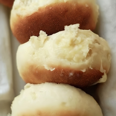 Хрустящие румяные булочки с начинкой из творожного сыра – пошаговый рецепт приготовления с фото