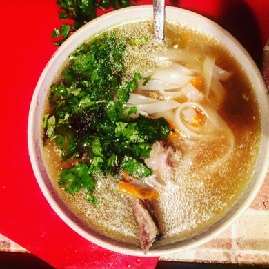 Рецепт супа «Фо Бо»: традиционное вьетнамское блюдо со вкусом тайского фестиваля
