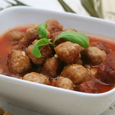 Фрикадельки в томатном соусе на сковороде - Домашние рецепты