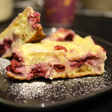Вкусный вишневый пирог на кефире - пошаговый рецепт