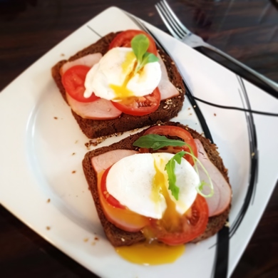 Яйца по-бенедиктински под голландским соусом. Рецепт | Recipe | Food, Eggs benedict, Breakfast